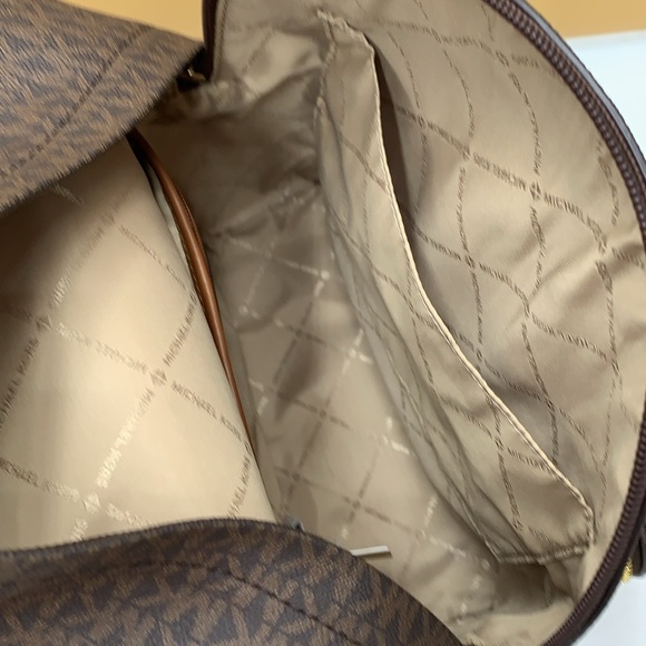 MICHAEL KORS
Maisie Extra-Small Logo 2-in-1 Backpack
Brown 
NWT - Picture 15 of 15